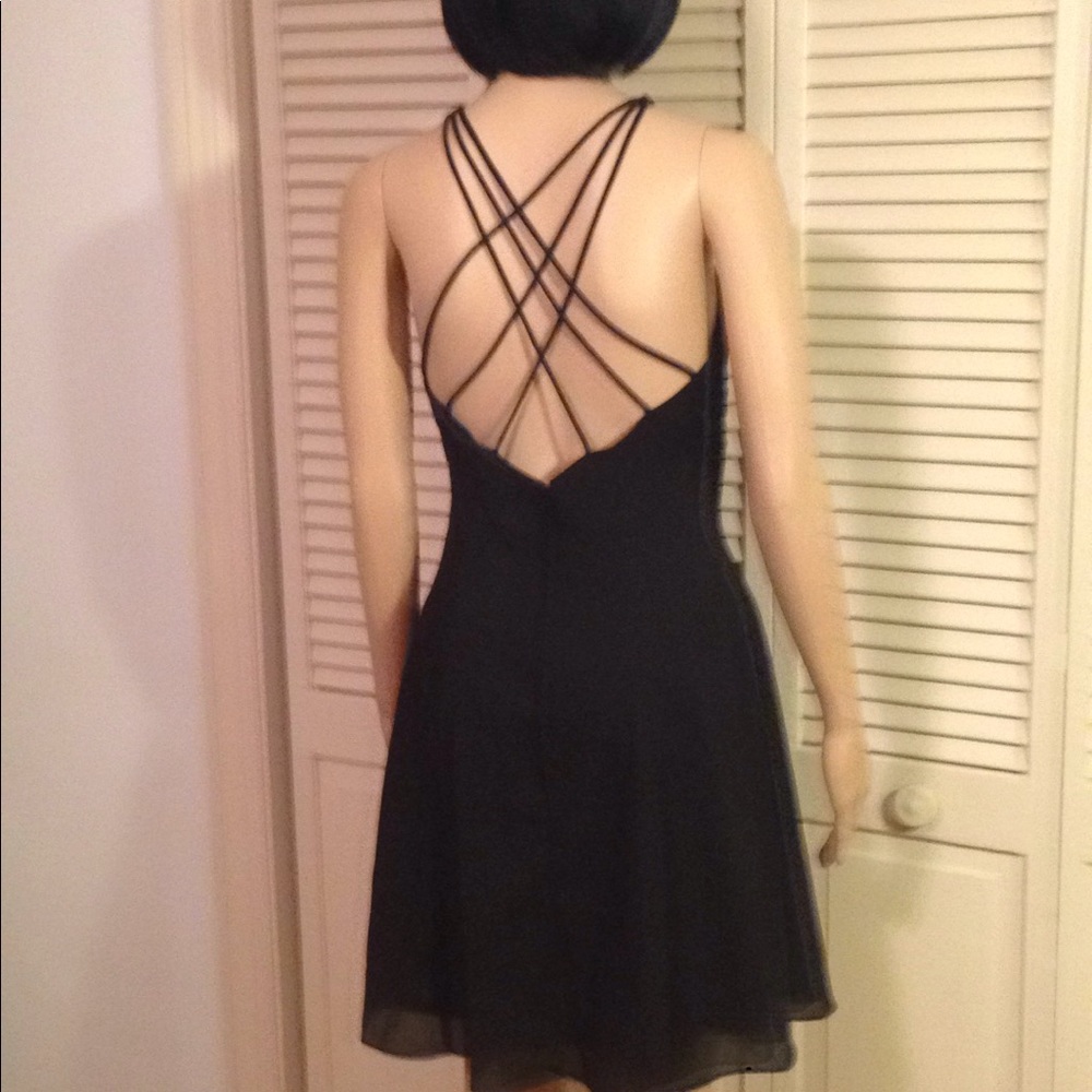 Black dress - Picture 4 of 4