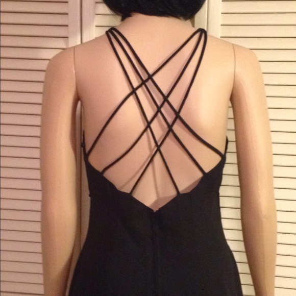 Black dress - Picture 3 of 4