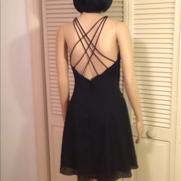 Black dress - Picture 4 of 4