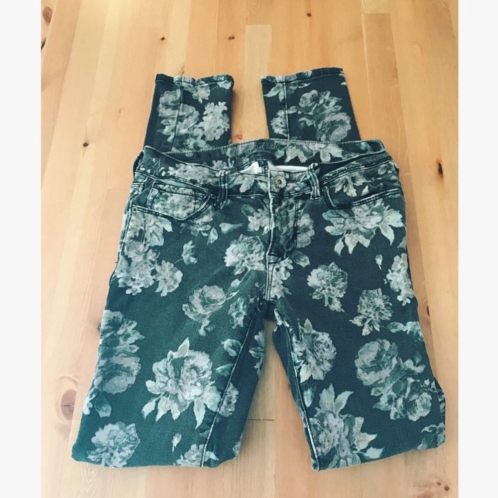 Bullhead Black Floral Skinny Jeans