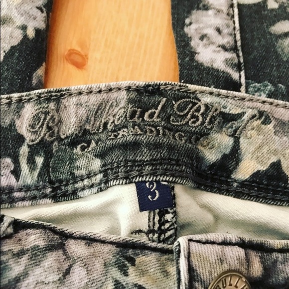 Bullhead Black Floral Skinny Jeans - Picture 2 of 5