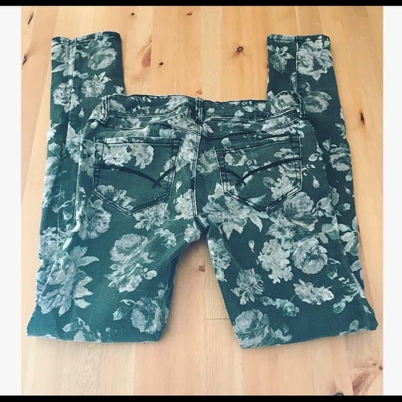 Bullhead Black Floral Skinny Jeans - Picture 3 of 5