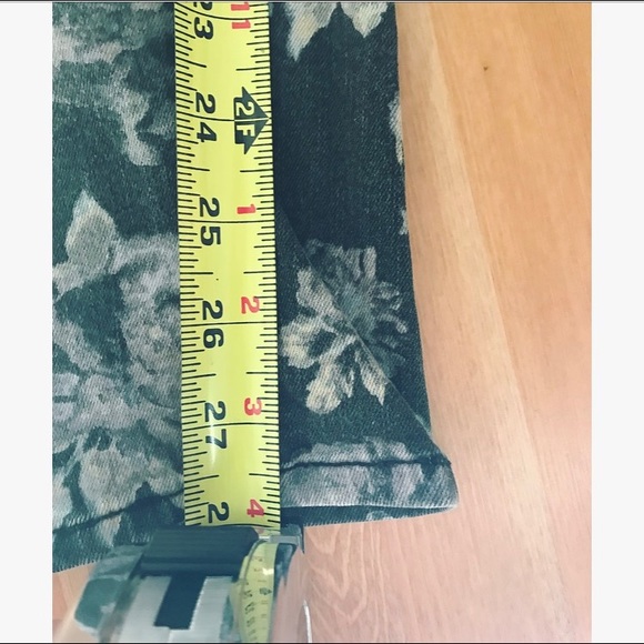 Bullhead Black Floral Skinny Jeans - Picture 5 of 5