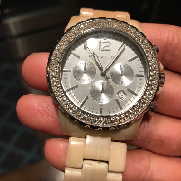 Women’s Michael Kors Watch - Picture 3 of 4