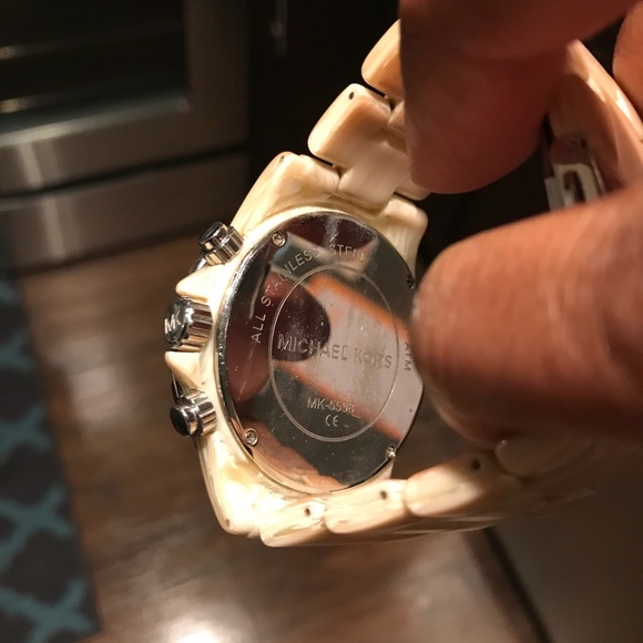 Women’s Michael Kors Watch - Picture 4 of 4