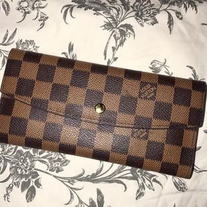 LV WALLET