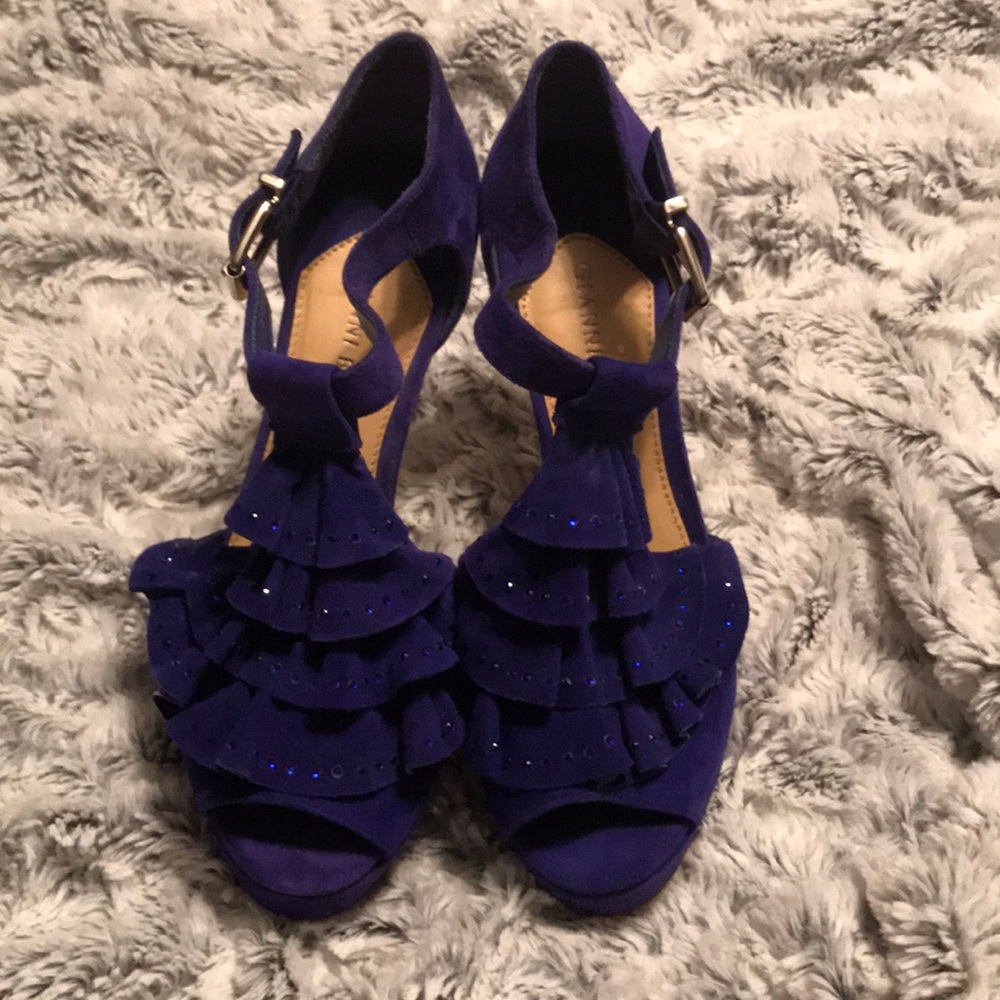 Gianni Bini Royal Blue ruffled heels