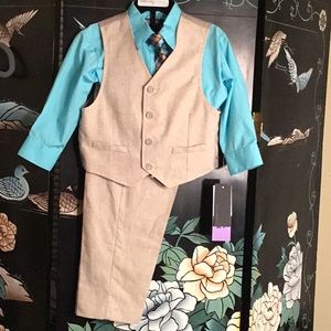 NWT 2t Kenneth Cole Reaction 4 piece set