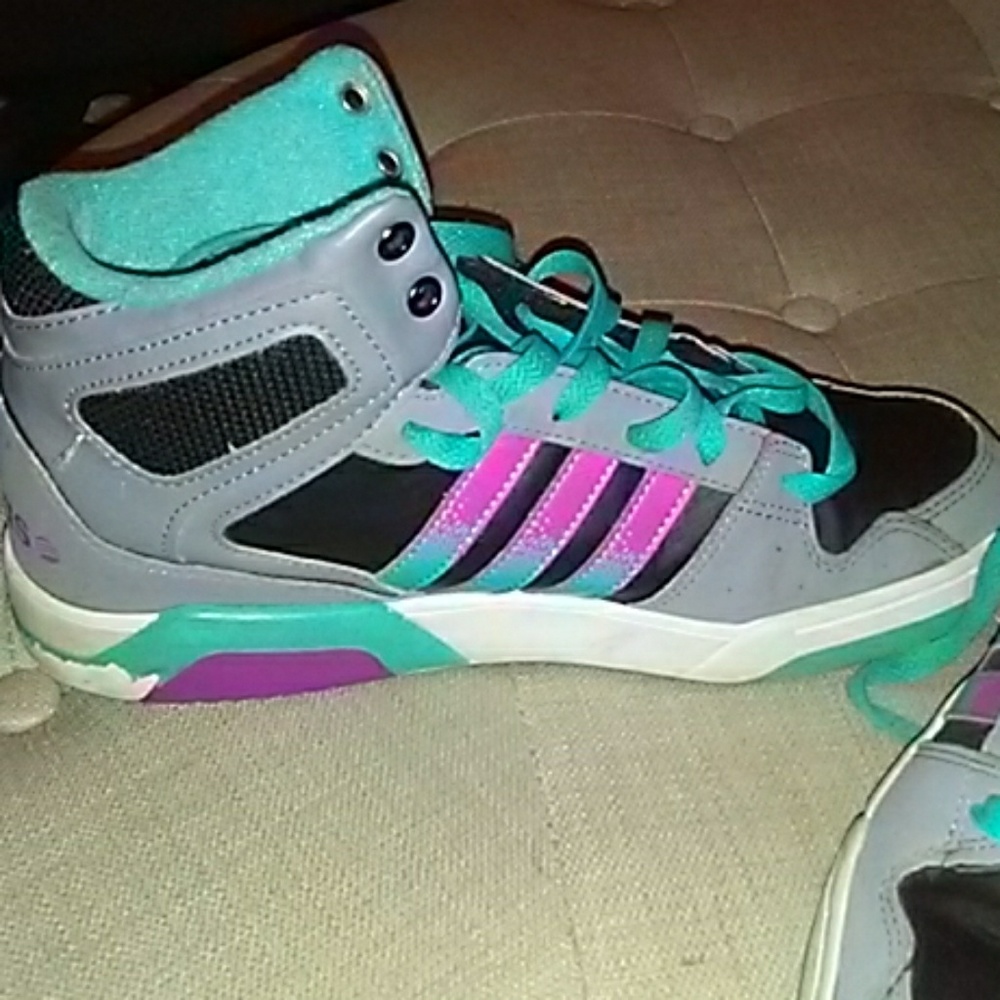 Girls hi top addidas