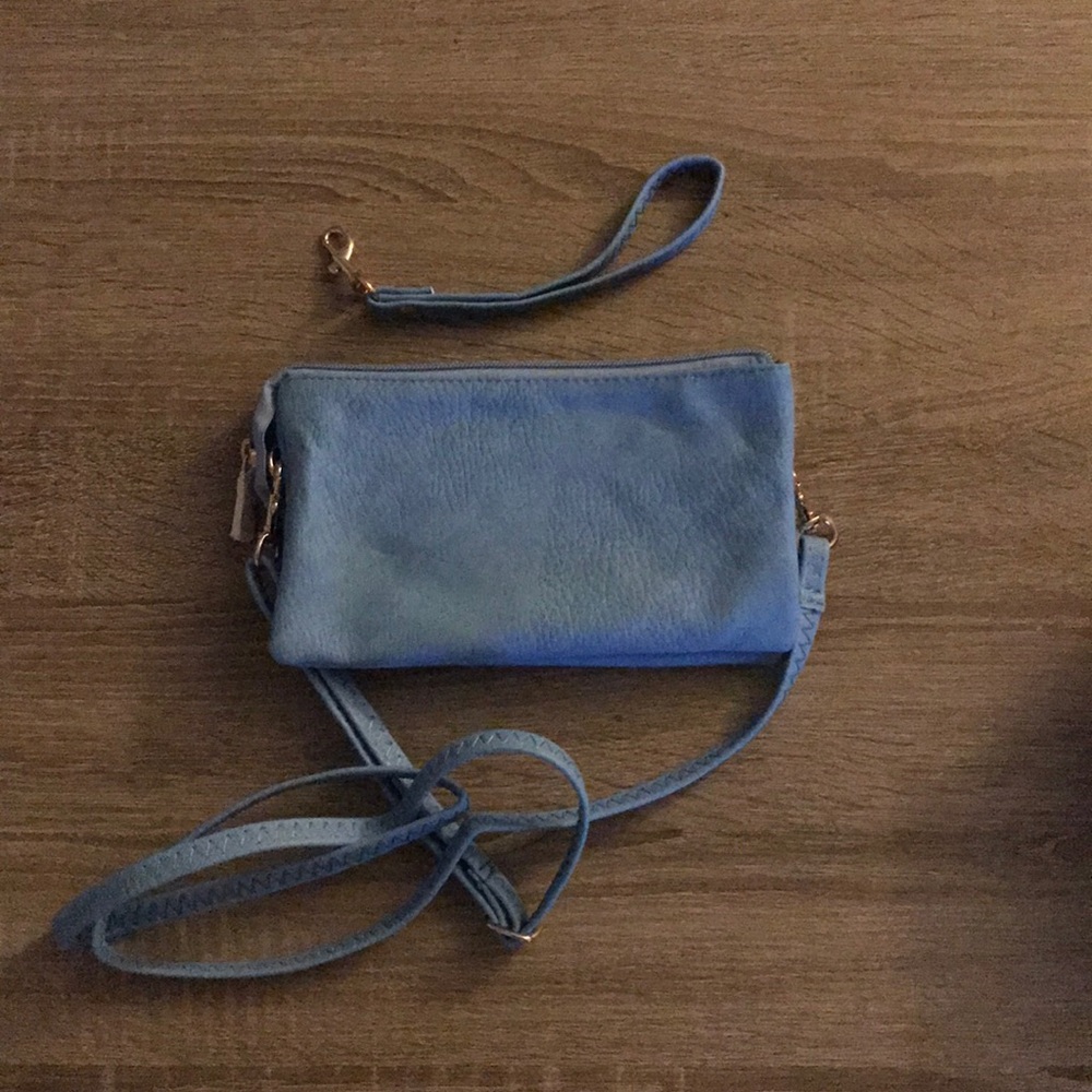 NWOT! BRAND NEW light blue cross body or wristlet - Picture 3 of 3