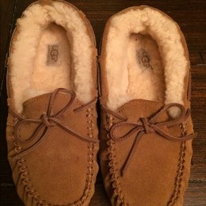 UGG SLIPPERS