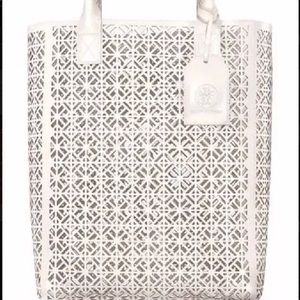 🎉🎉🎉SALE! TORY BURCH WHITE LACE DESIGN TOTE NWT