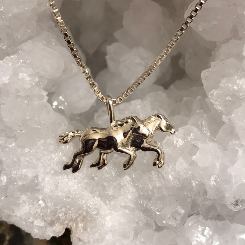 STERLING SILVER RACING DOUBLE HORSE PENDANT NIB - Picture 2 of 5