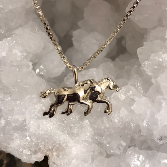 STERLING SILVER RACING DOUBLE HORSE PENDANT NIB - Picture 2 of 5