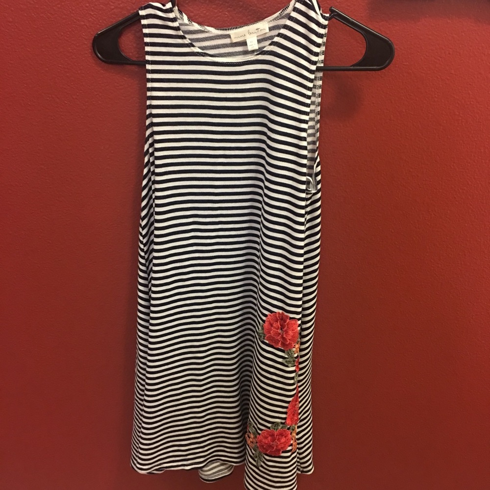 Striped dress with floral detail 🌸