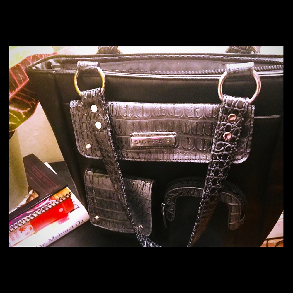 Detailed Snake Skin Handbag!