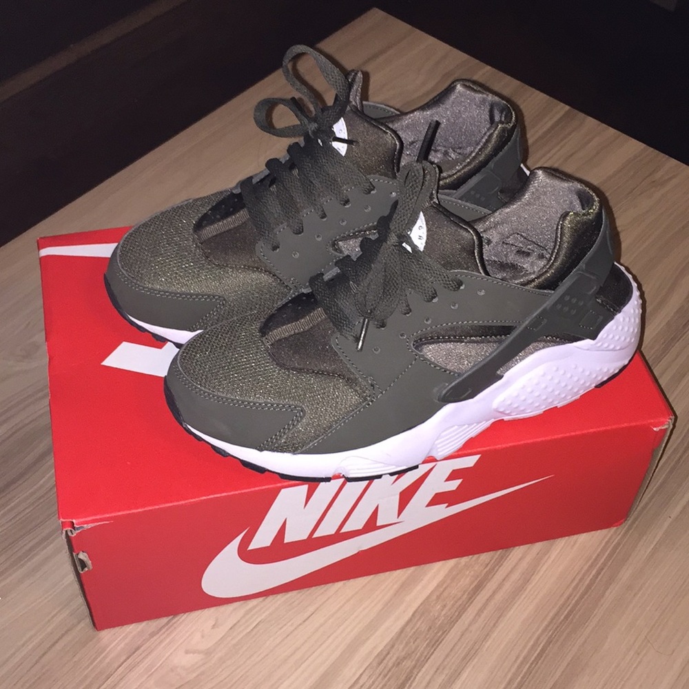 Nike Olive and White Huaraches