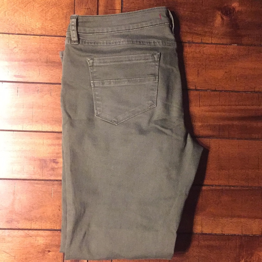Dear John size 30 straight leg crop