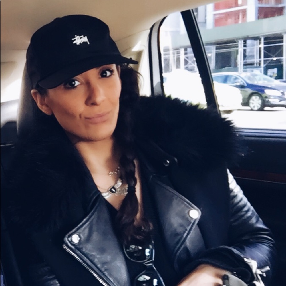 Meet your Posher, Danielle