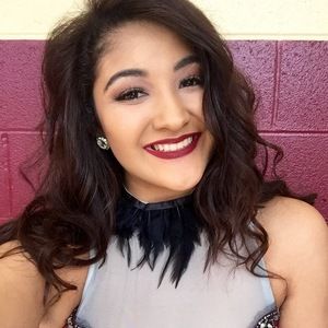 Meet your Posher, Larissa