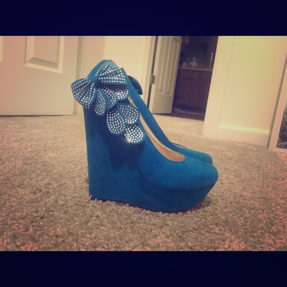 Royal blue wedges with a little bling on them 💎💎