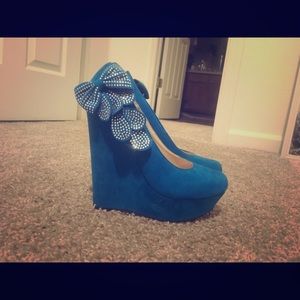Royal blue wedges with a little bling on them 💎💎