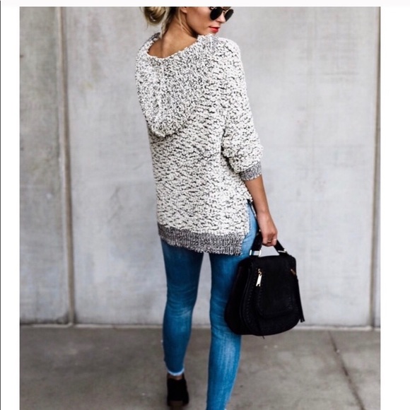 LAST ONE✨Super soft and cozy hoodie top - Picture 3 of 4