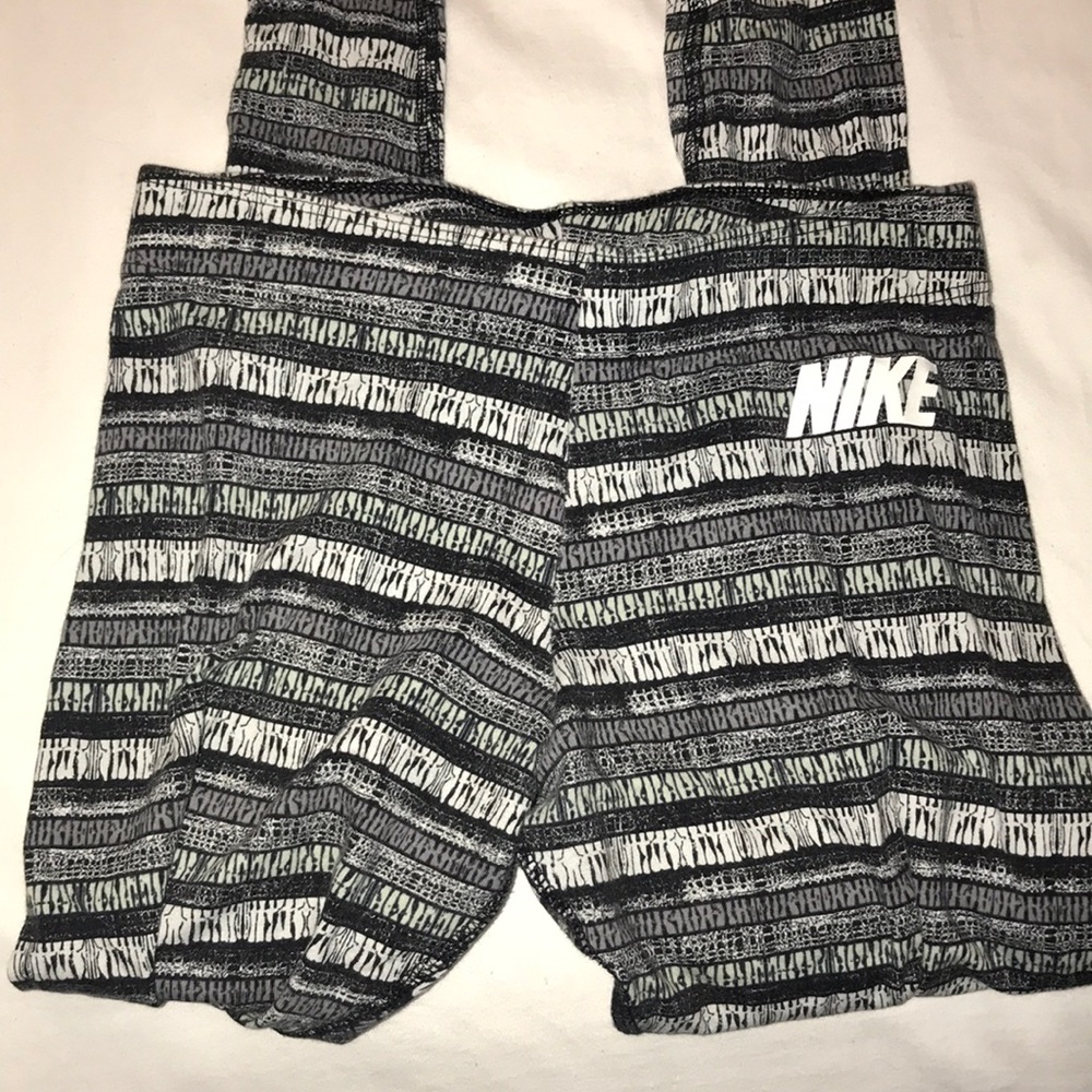 Nike patterned logo leggings