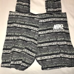 Nike patterned logo leggings