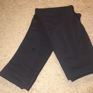 Black Lululemon Athletica Seamless Capris!!