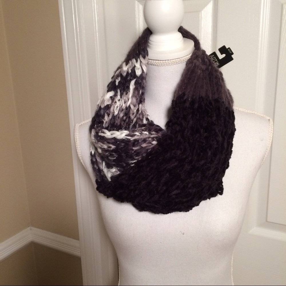 NWT Ladies Wrap loop scarf