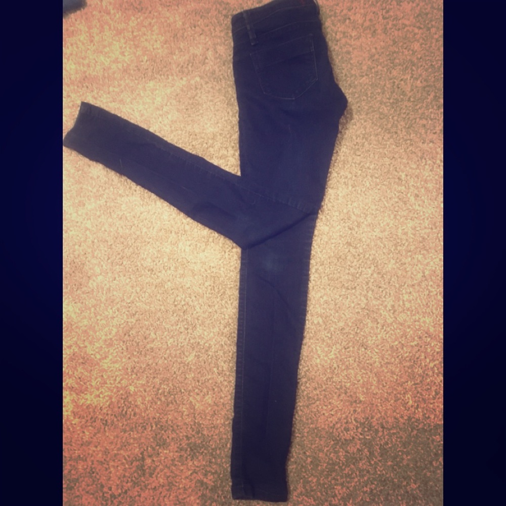 Guess super skinny dark wash jeggings 💎