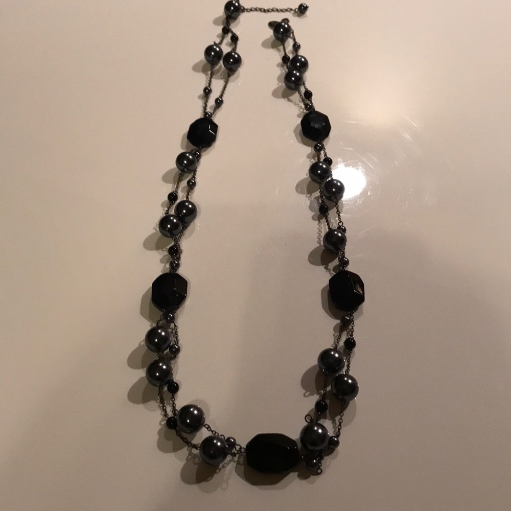⭐️BEAUTIFUL WHITE HOUSE BLACK MARKET NECKLACE ⭐️
