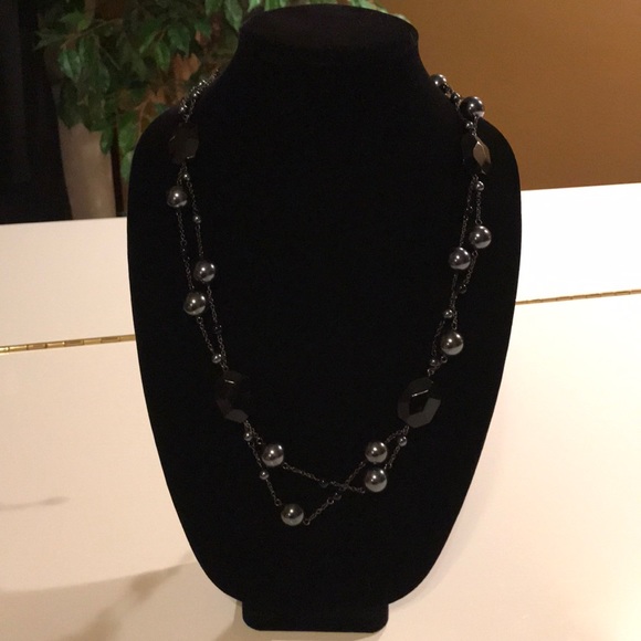 ⭐️BEAUTIFUL WHITE HOUSE BLACK MARKET NECKLACE ⭐️ - Picture 2 of 6