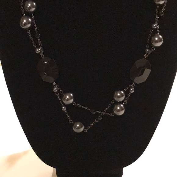 ⭐️BEAUTIFUL WHITE HOUSE BLACK MARKET NECKLACE ⭐️ - Picture 3 of 6