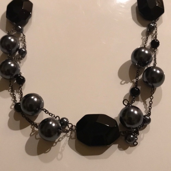 ⭐️BEAUTIFUL WHITE HOUSE BLACK MARKET NECKLACE ⭐️ - Picture 4 of 6