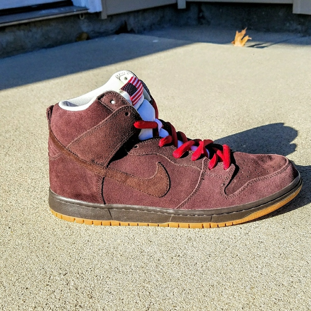 Nike SB High Dunk "Budweiser"