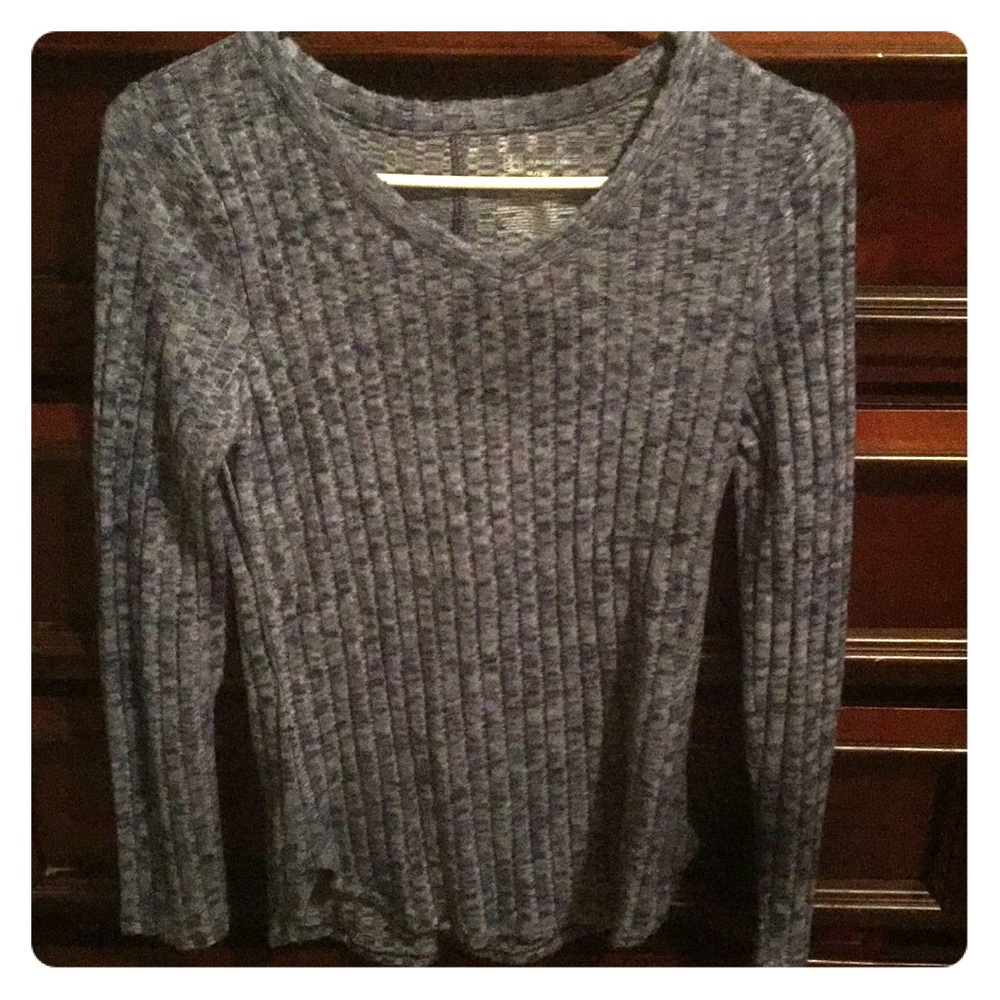 Sweater with long sleeves