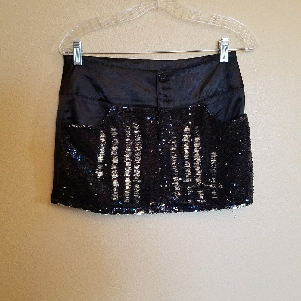Mini skirt - Picture 2 of 4