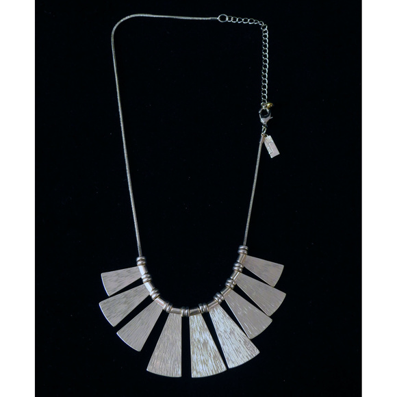 NWOT gold statement necklace LTDN51nc - Picture 2 of 6