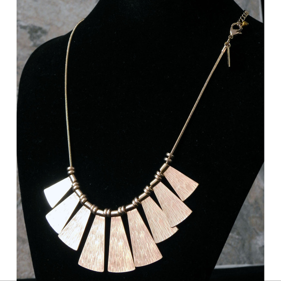 NWOT gold statement necklace LTDN51nc - Picture 4 of 6