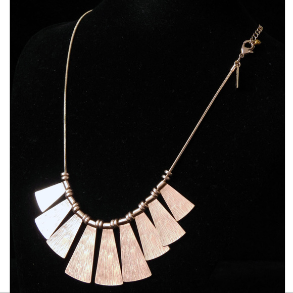 NWOT gold statement necklace LTDN51nc - Picture 3 of 6