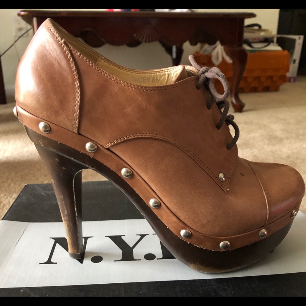 Camel booties