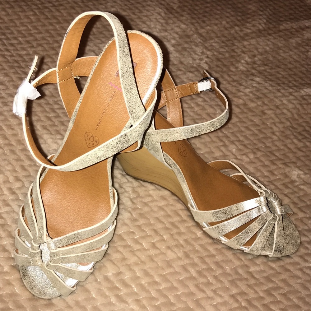BC born in California leather Sandals