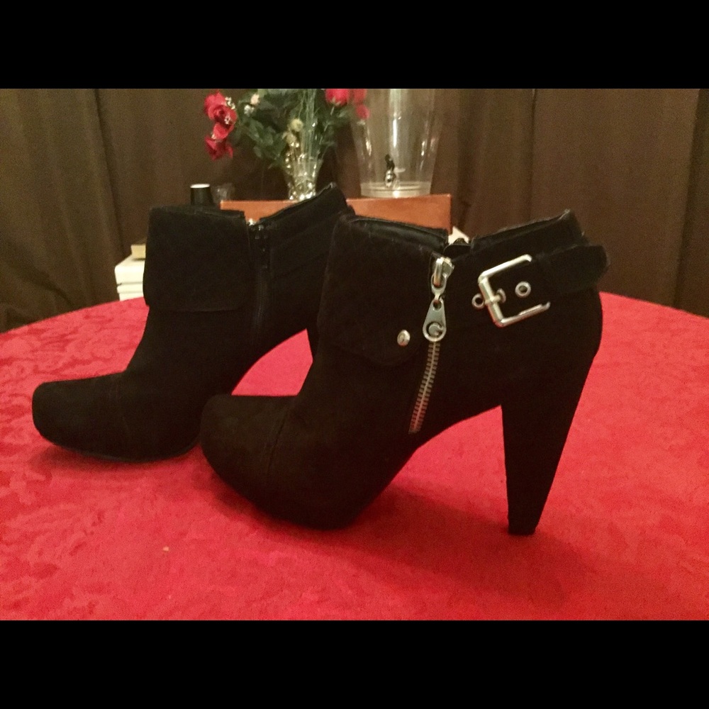 Beautiful Black Suede Leather  Ankle Guess Boots