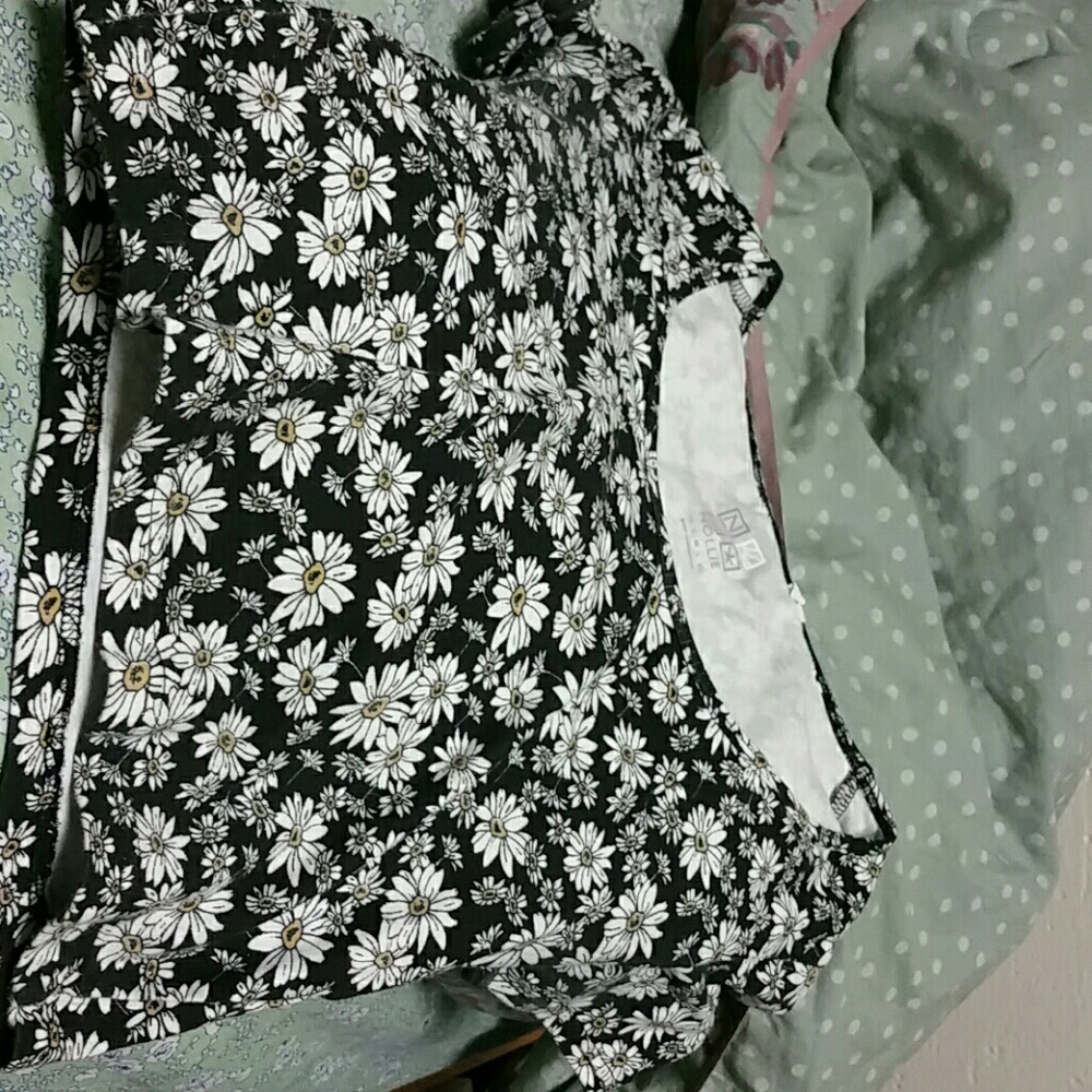 Black floral crop top
