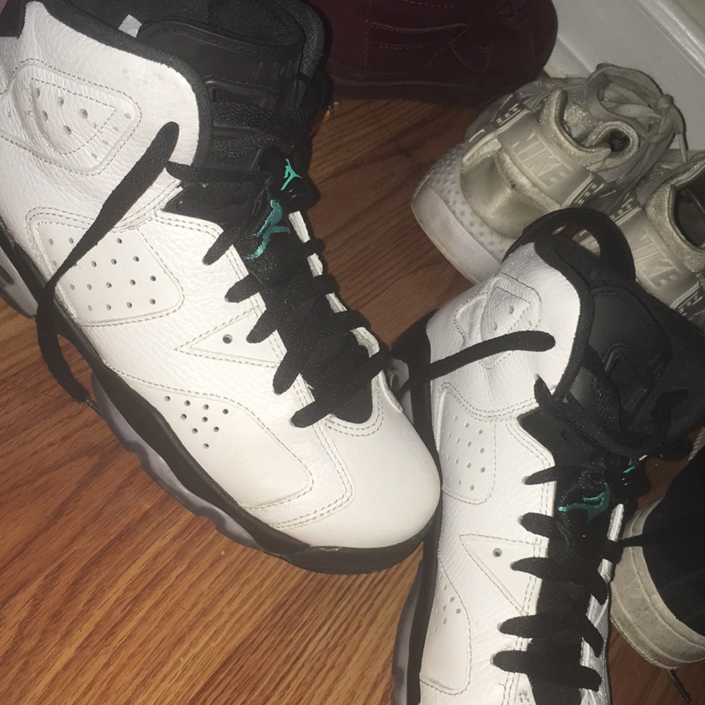 Air Jordan 6’s White Size: 6