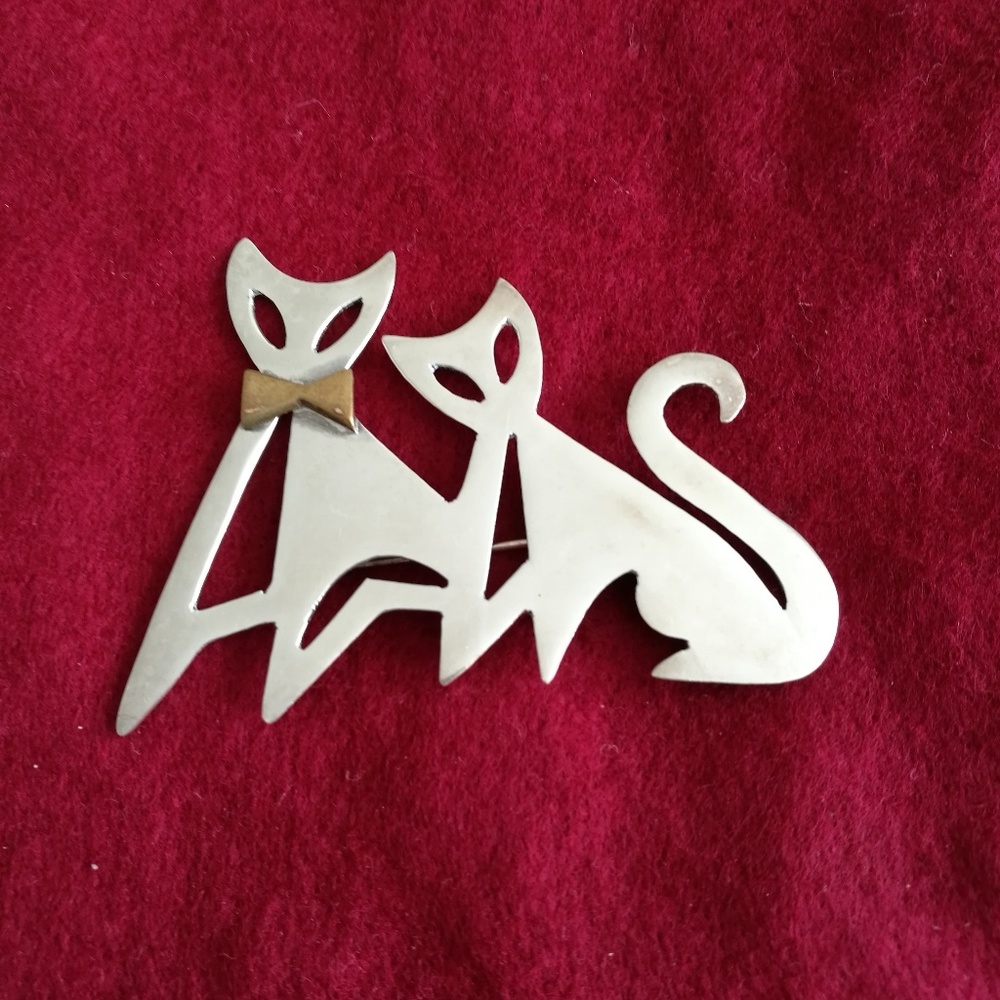 Cute Vintage Silver Cat Brooch