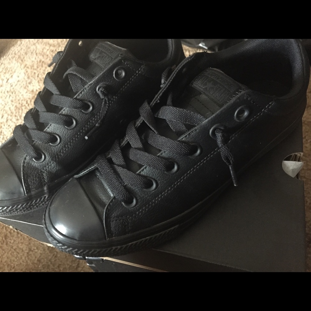 Men converse