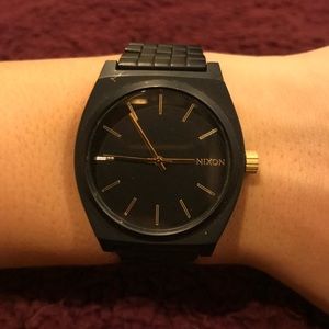 ⏱Nixon "the time teller" watch⏱